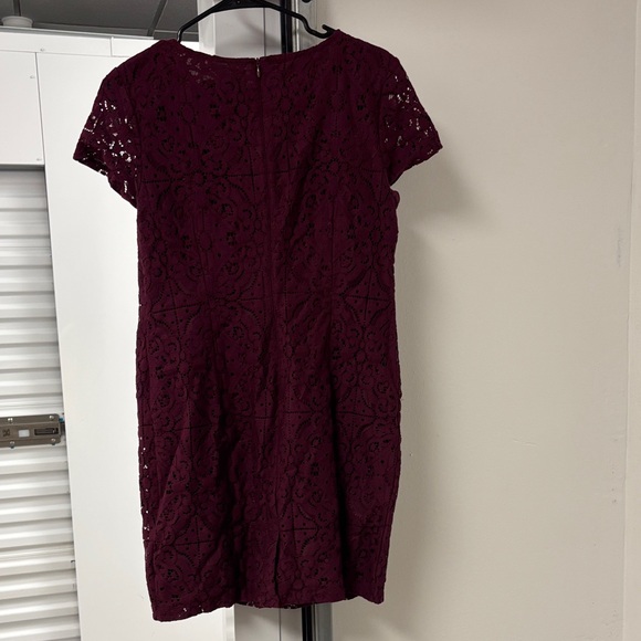 Banana Republic Women’s Lace Size 8Petite Cocktail Burgundy Dress sleeveless - Picture 5 of 8